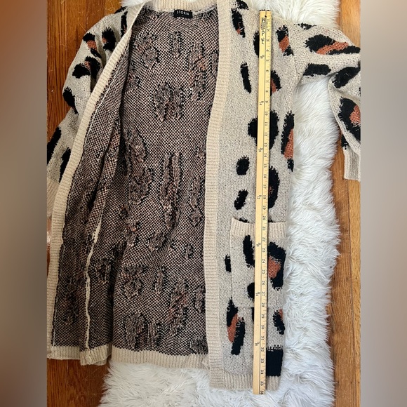 Sweater- Small - Picture 4 of 7